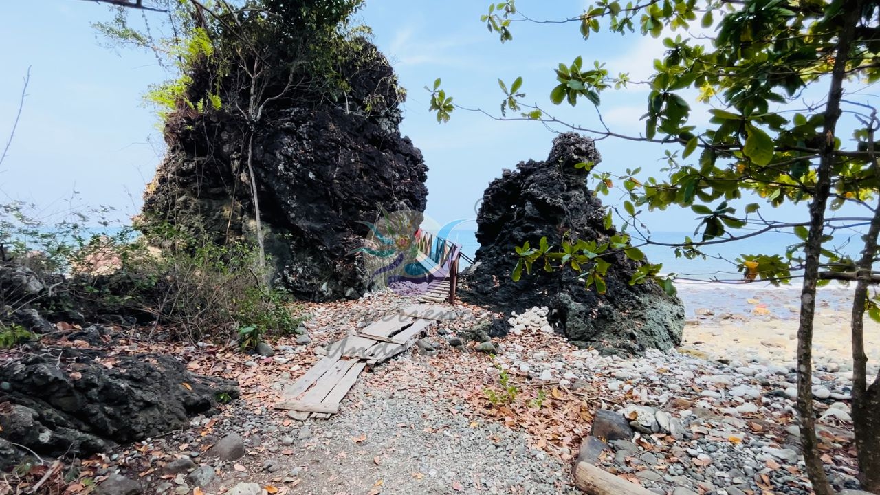 Twin rock at Morrice Dera Rangat
